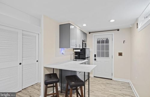 6811 Radcliffe Dr, Alexandria VA 22307-1541 exterior