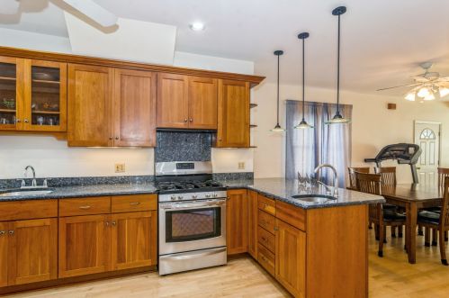 2106 Berwyn Ave, Chicago IL 60640-2008 exterior