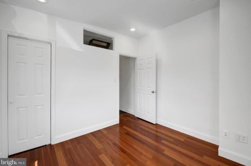 2447 Grays Ferry Ave, Philadelphia PA 19146-2450 exterior