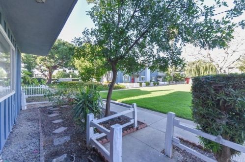 1407 Sycamore Ave, Tustin CA 92780-6279 exterior