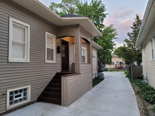 1209 16th Ave, Broadview, IL 60153-1847