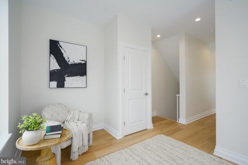 516 21 St, Philadelphia PA 19130-1401 exterior