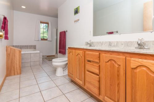 5555 2 St, Kalamazoo MI 49009-8576 exterior