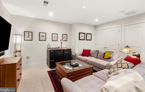 1127 Royal St, Alexandria VA  22314-1406 exterior