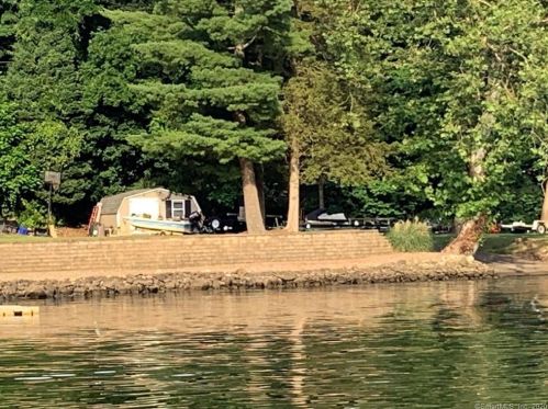 469 Roosevelt Dr, Seymour CT 06478-2701 exterior