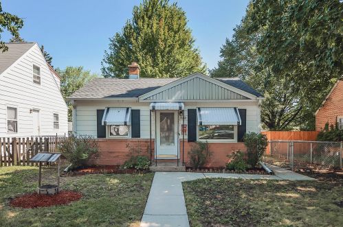 9230 Metcalf Pl, Milwaukee, WI 53222-2648