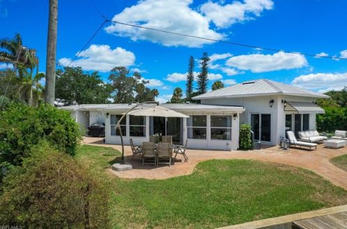 2180 Hbr Ln, Naples FL 34104-4218 exterior