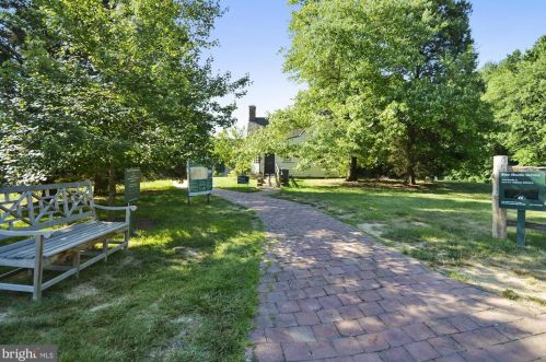 5117 Mount Vernon Memorial Hwy, Alexandria VA  22309-3319 exterior