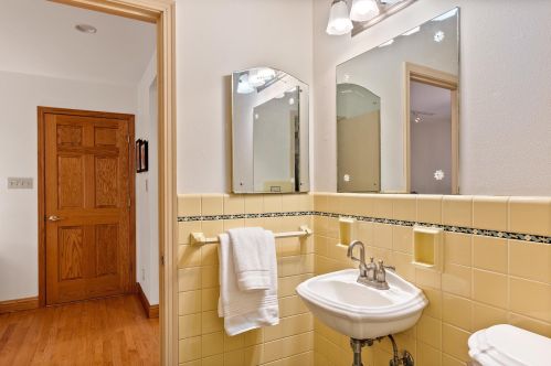 9360 Sleepy Hollow Ln, Milwaukee WI  53217-1242 exterior