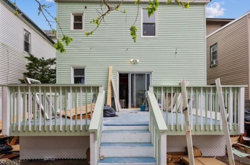 60 40th St, Irvington, NJ 07111-1209