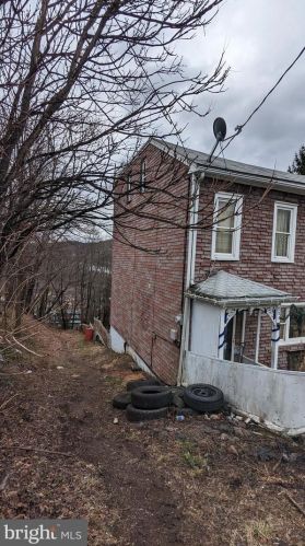 720 2nd St, Primrose, PA 17901-1714