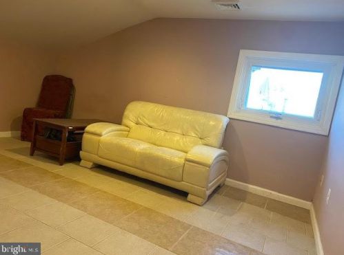 15 Pne St, Camden NJ 08103-3353 exterior