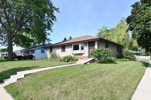 3301 77th St, Milwaukee, WI 53219-3818