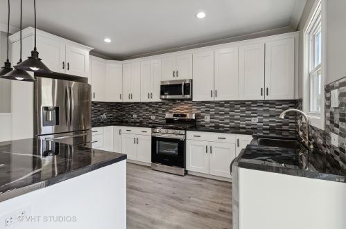 9145 University Ave, Chicago IL 60619-7946 exterior