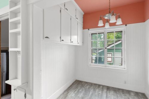 2427 Stratford Ct, Milwaukee WI 53211-2635 exterior