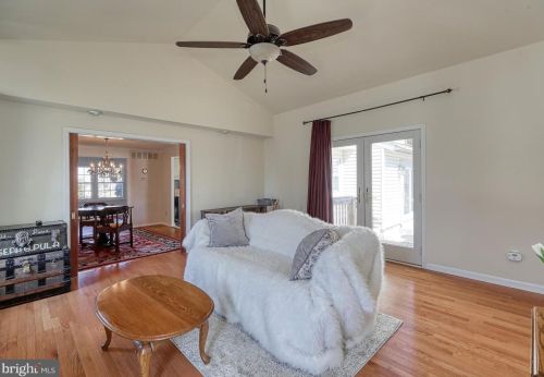 100 Acadia Dr, Riverton NJ 08077-3136 exterior