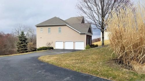 12 Susie Blvd, Poughkeepsie, NY 12603-1721