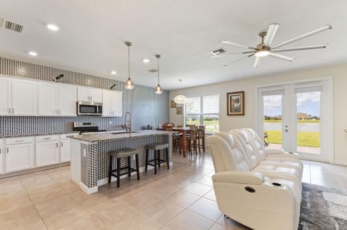 881 Bent Creek Dr, Fort Pierce FL  34947-1326 exterior