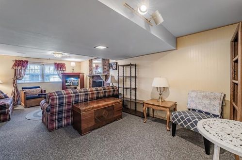 137 Conneaut Dr, Pittsburgh PA 15239-2630 exterior