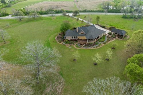 2200 Spg Br Rd, Montgomery TX 77316-2503 exterior