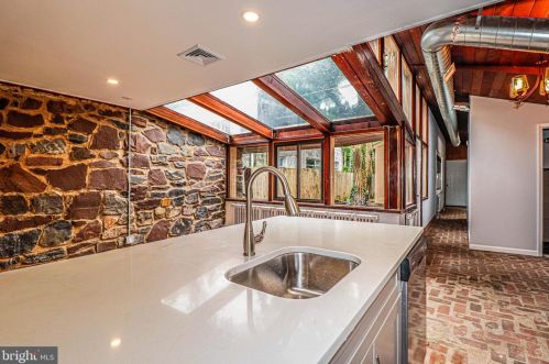 635 Parkway Ave, Trenton NJ  08618-2723 exterior