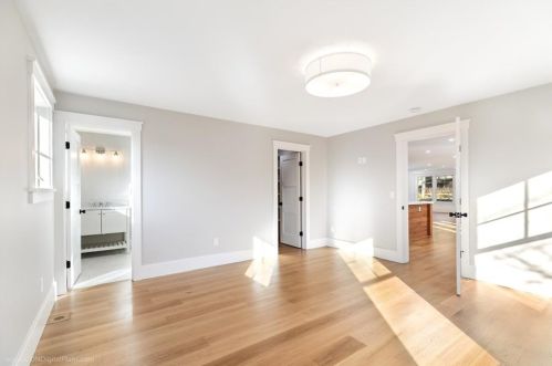 166 Ruggles Ave, Middletown RI 02840-4351 exterior