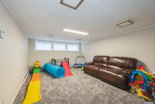 840 Fanwood Ave, Valley Stream NY 11581-3102 exterior