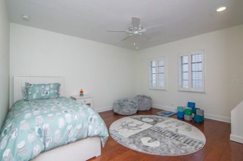 4949 Bayshore Blvd, Tampa FL 33611-3851 exterior