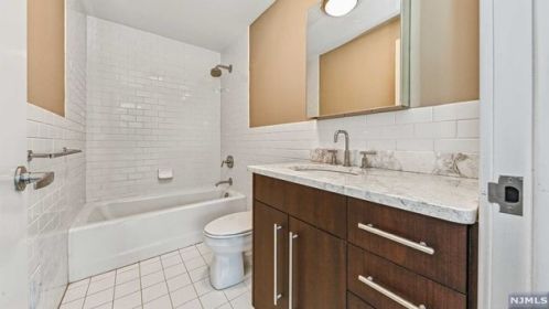 2 Vela Way, Edgewater NJ 07020-1564 exterior