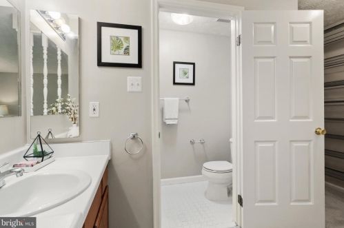 6023 Chicory Pl, Alexandria VA 22310-1795 exterior