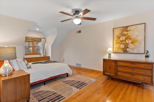 9360 Sleepy Hollow Ln, Milwaukee WI  53217-1242 exterior