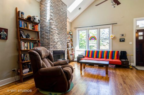 2031 Mclean Ave, Chicago, IL 60647-4532