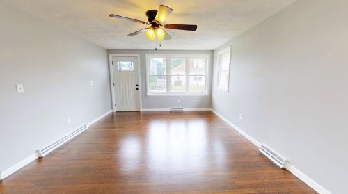 72 Allendale Ave, Providence RI  02911-3104 exterior