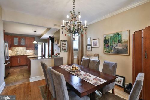 2237 Bainbridge St, Philadelphia PA 19147-2313 exterior