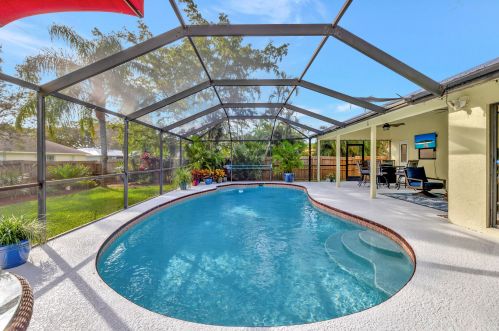 2332 Gillette Ave, Fort Pierce FL  34952-7432 exterior