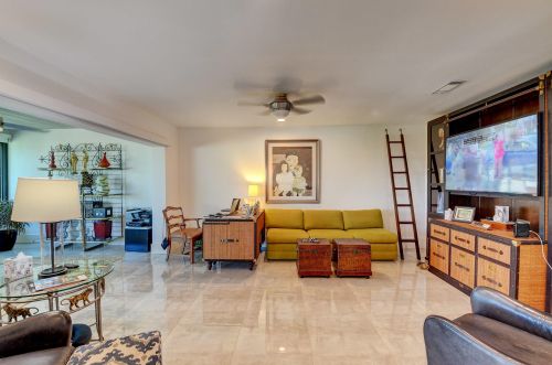 11 Gln Dr, Boynton Beach FL 33436-6207 exterior