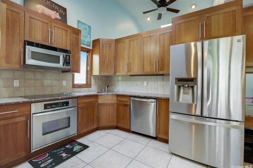 69 Kendrick Ln, Huntington Station NY 11746-7829 exterior