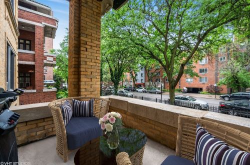 718 Sheridan Rd, Chicago IL  60613-3248 exterior