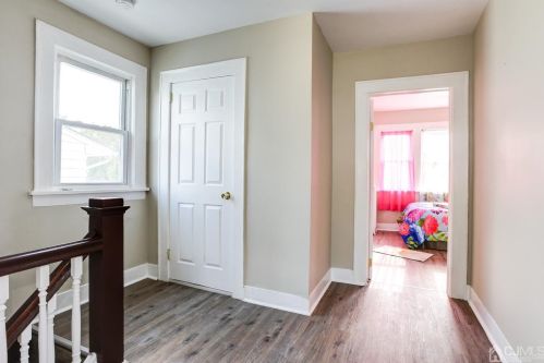 42 Loring Ave, Edison NJ  08817-4412 exterior