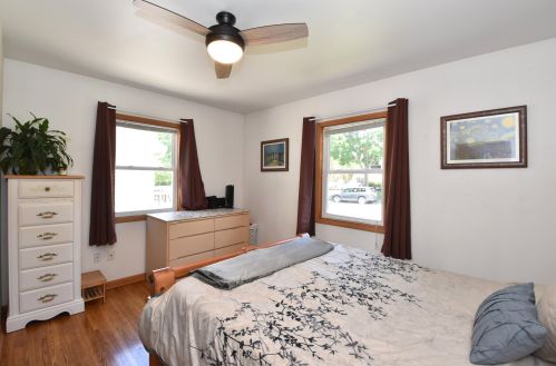 135 Martin Ln, Milwaukee WI 53207-4976 exterior