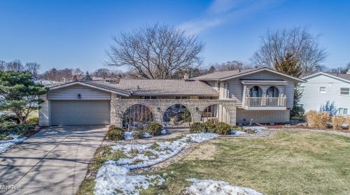 100 Sunnybrook Dr, Wyoming, MI