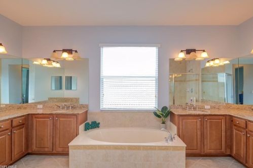 6606 Marbella Dr, Naples FL 34105-5040 exterior