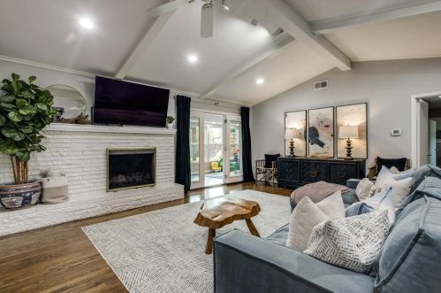 6305 Chesley Ln, Dallas TX 75214-2116 exterior