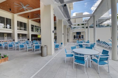 11 Gln Dr, Boynton Beach FL 33436-6207 exterior