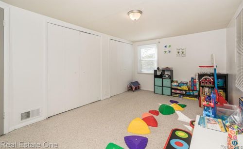 2475 Culbertson Ave, Rochester MI 48307-4610 exterior