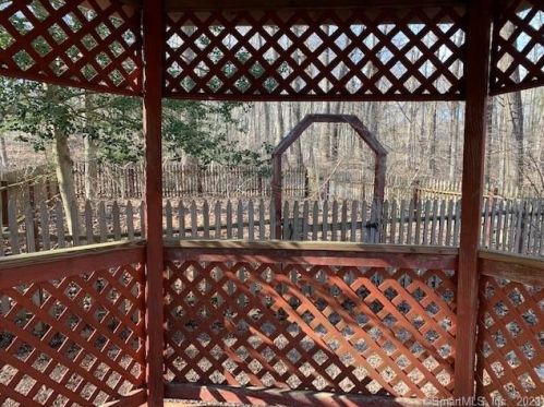 39 Kenilworth Dr, Deep River CT 06419-1213 exterior