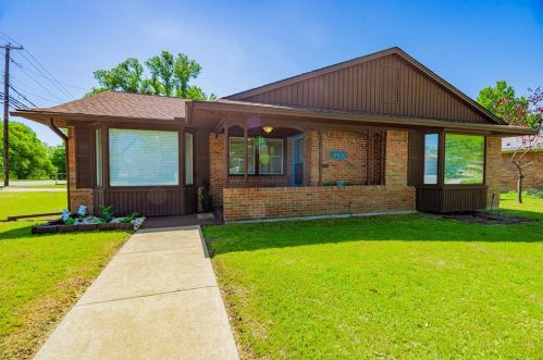 9930 Cloister Dr, Dallas TX 75228-3617 exterior