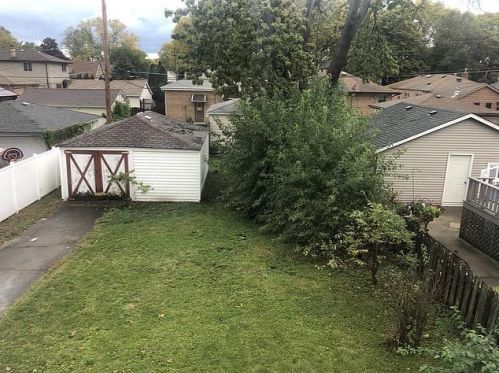 10615 Springfield Ave, Chicago IL 60655-3830 exterior