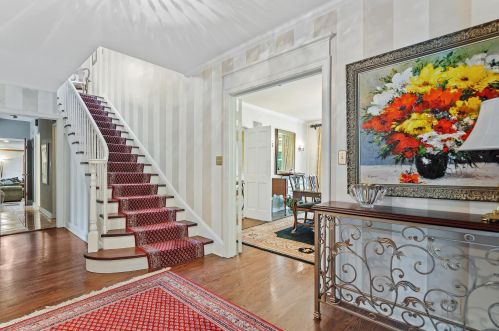 7737 Club Cir, Milwaukee, WI 53217-2937