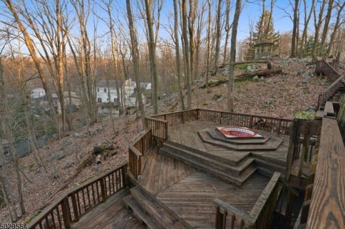 561 Shr Trl, Sparta NJ 07871-1208 exterior